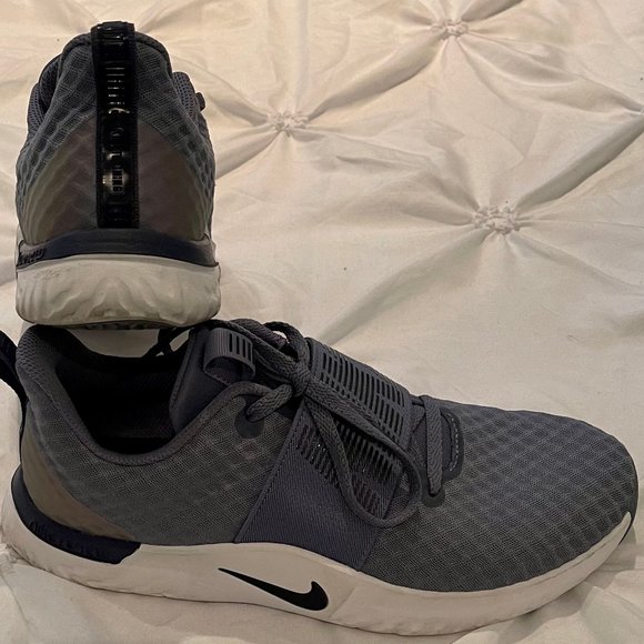 Nike size 8.5 Women's Runners - Picture 1 of 4